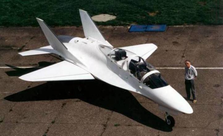 EM-10 Bielik i jego konstruktor (fot. polot.net)