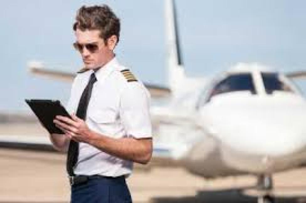 Pilot odrzutowca biznesowego