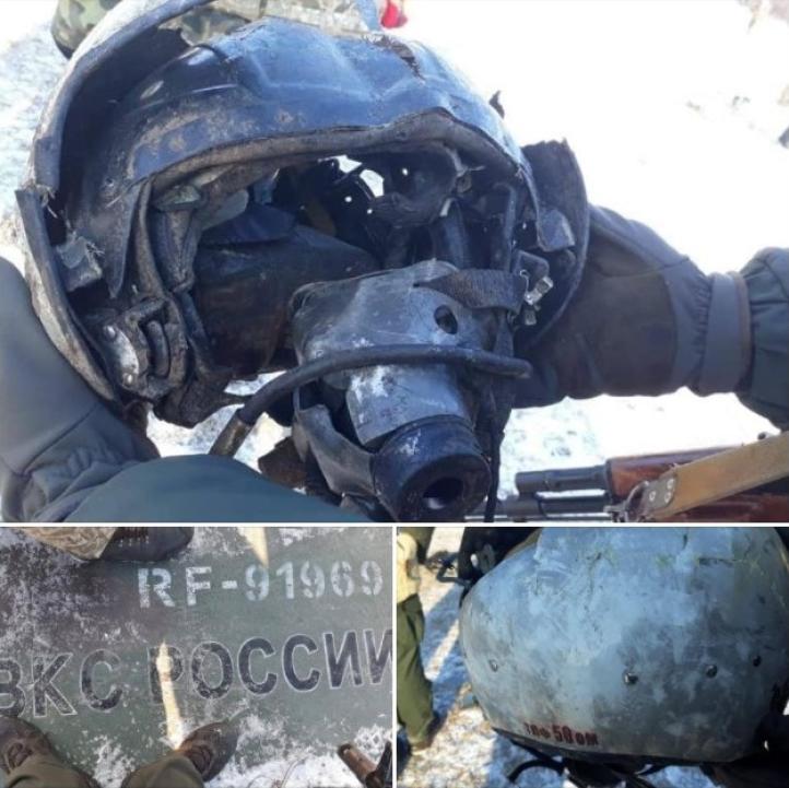 Chełm pilota i szczątki rosyjskiego samolotu Su-25 (fot. Sztab Generalny Sił Zbrojnych Ukrainy)