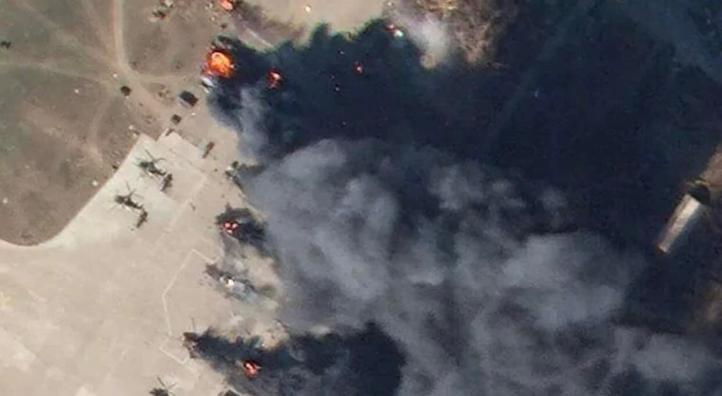 Zniszczone rosyjskie śmigłowce na okupowanym lotnisku w obwodzie chersońskim (fot. Siły Lądowe Sił Zbrojnych Ukrainy)2