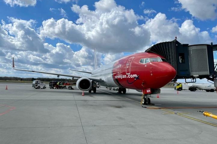 Samolot linii lotniczych Norwegian w Porcie Lotniczym Wrocław - obsługa (fot. Port Lotniczy Wrocław)2