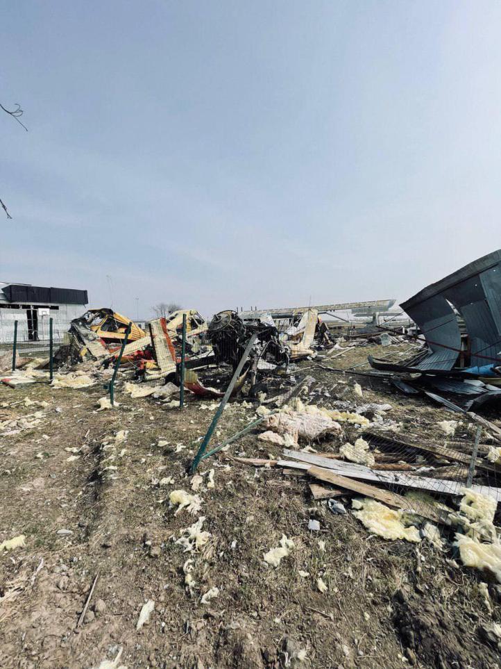 Zniszczenia na lotnisku Buzovaya pod Kijowem, fot. Amil Salmoanw, facebook