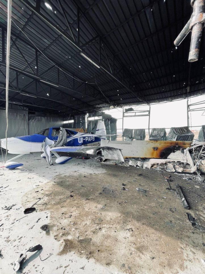 Zniszczenia na lotnisku Buzovaya pod Kijowem, fot. Emil Salmanow, facebook