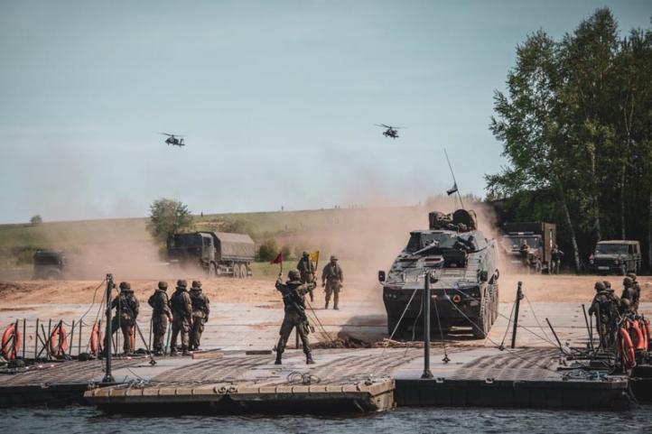 Śmigłowce podczas ćwiczeń &quot;Defender Europe ‘22&quot;