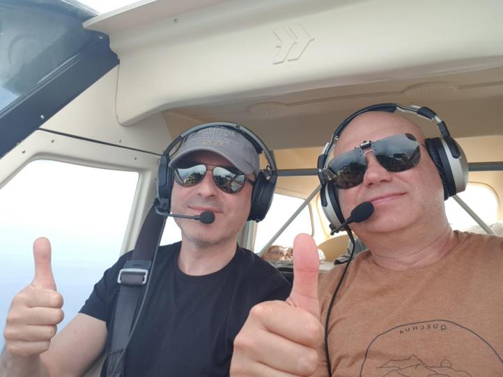 Arek Karpinski wraz Olivierem Timmem w kabinie samolotu Tecnam P2004 Brawo (fot. Aeroklub Ziemi Lubuskiej)