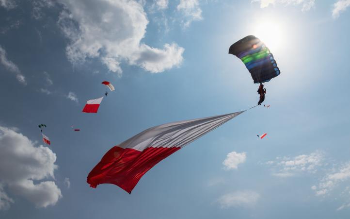 Defilada Flagowa na Dzień Flagi (fot. Daniel Puciłowski)
