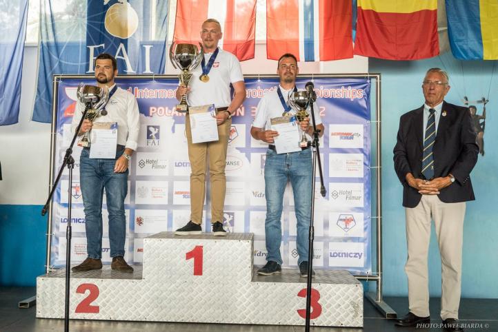 Podium indywidualne III Mistrzostw Świata w Akrobacji Samolotowej w klasie Intermediate (fot. Paweł Biarda)