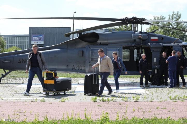 Policyjni lotnicy przetransportowali organ do przeszczepu (fot. policja.pl)