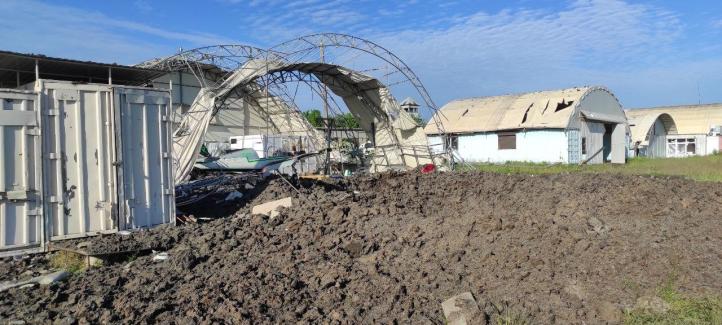 Zniszczone samoloty i hangary na lotnisku Korotycz (fot. Aeroklub Charkowski)