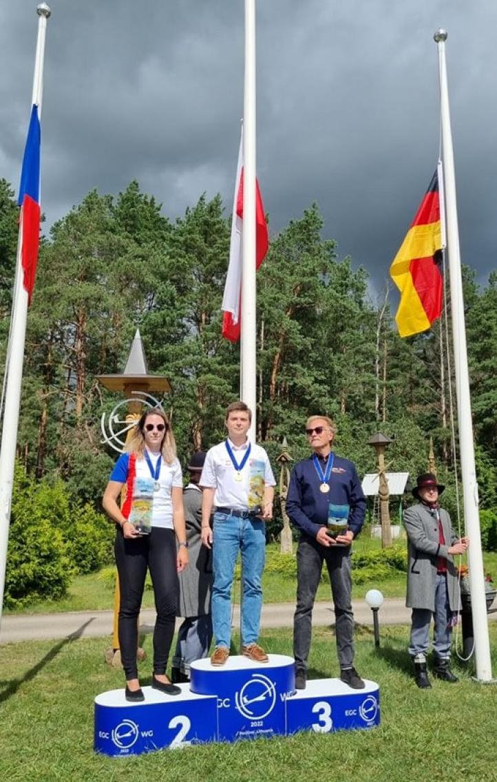 21. Szybowcowe Mistrzostwa Europy FAI na Litwie - podium drużynowe (fot. Łukasz Błaszczyk, Facebook)