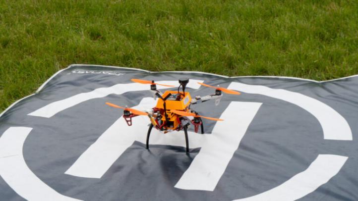 Droniada - dron na lądowisku (fot. droniada.eu)