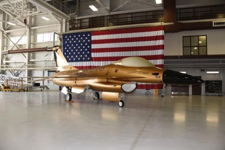 F-16 Air Force One w tym nietypowym kolorze