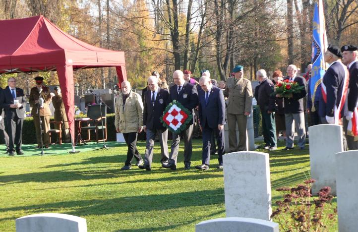 Krakowski Klub Seniorów Lotnictwa składa wieniec na cmentarzu wojskowym w Krakowie (fot. KKSL)