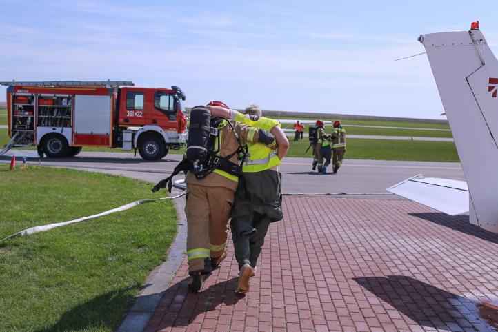 Ćwiczenia PSP na Lotnisku w Depułtyczach Królewskich (fot. Państwowa Akademia Nauk Stosowanych w Chełmie)3