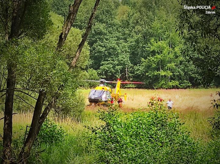 Śmigłowiec LPR przyleciał po odnalezionego 82-latka (fot. policja.pl)