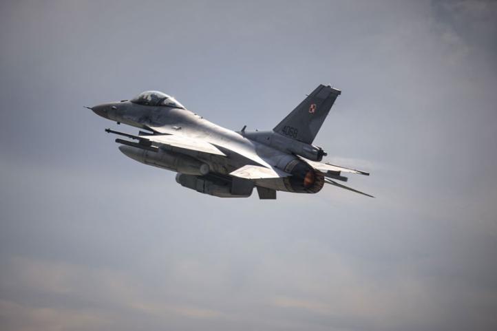 F-16 polskich Sił powietrznych w locie (fot. Michał Niwicz)