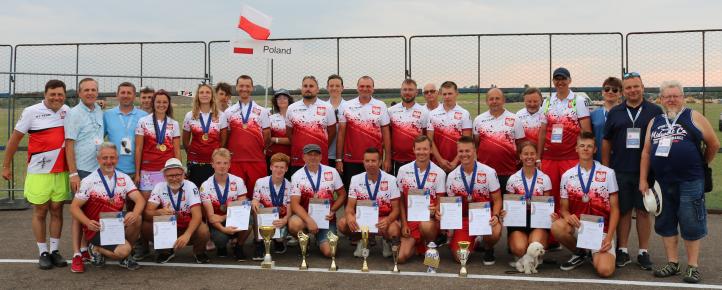 Mistrzostwa Świata FAI F2 Modeli Latających na Uwięzi 2022 we Włocławku - polscy zawodnicy z medalami (fot. Marek Leszczak)