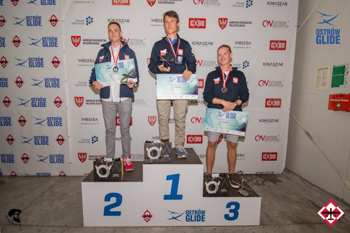 50. Szybowcowe Mistrzostwa Polski Juniorów w klasie Standard B - podium (fot. M.Levitzky)