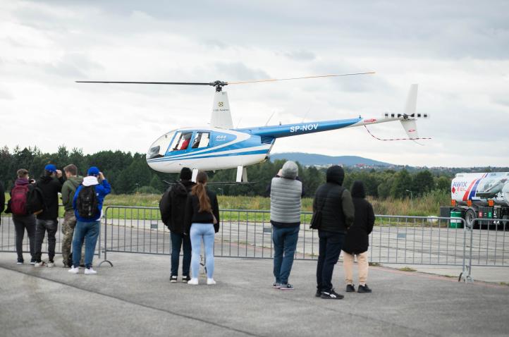 Robinson R44, który cieszył się sporym zainteresowaniem zwiedzających (fot. Ewa Łukomska)