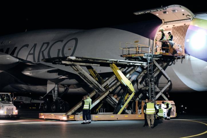 Rozładunek Boeinga 747 cargo na szczecińskim lotnisku (fot. Port Lotniczy Szczecin-Goleniów)