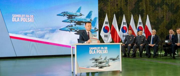 Szef MON podpisał umowę na dostawę 48 koreańskich lekkich samolotów bojowych FA-50 (fot. MON)
