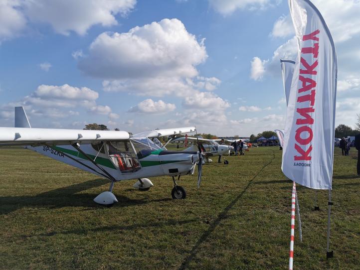 Samoloty ultralekkie na XXIII Mikrolotowych Mistrzostwach Podlaskiego KONTAKTY 2022 w Łomży