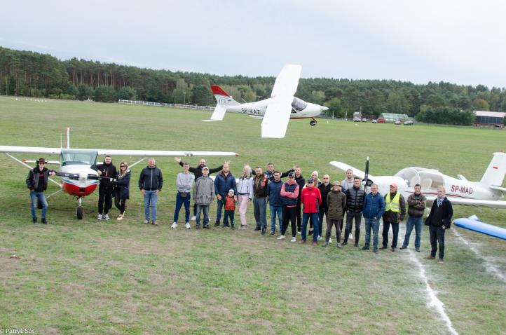 Uczestnicy Zawodów na Celność Lądowania 2022 w Przylepie (fot. Patryk Sós, Facebook)