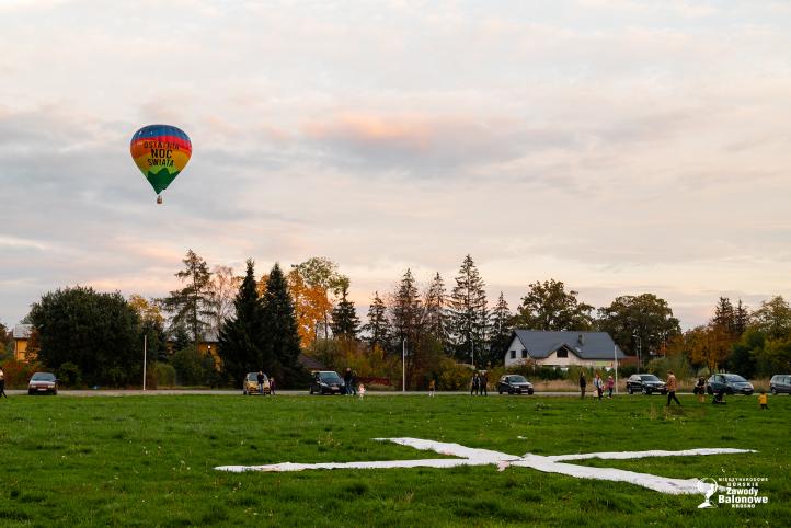 XXII Międzynarodowe Górskie Zawody Balonowe w Krośnie - konkurencja (fot. gorskie-zawody-balonowe.pl)