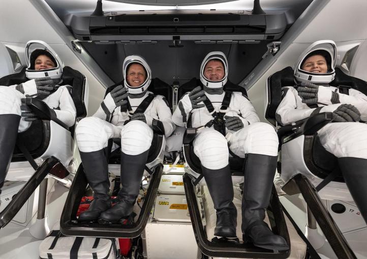 Zespół astronautów oznaczony jako Crew-4 (fot. NASA, Bill Ingalls)