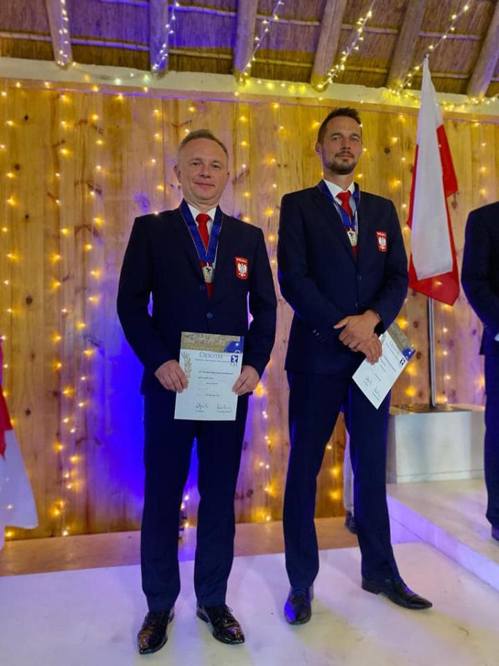 22. Samolotowe Mistrzostwa Świata w Lataniu Rajdowym - ceremonia wręczenia medali. Wicemistrzowie, Michał Wieczorek i Marcin Kwiatosz