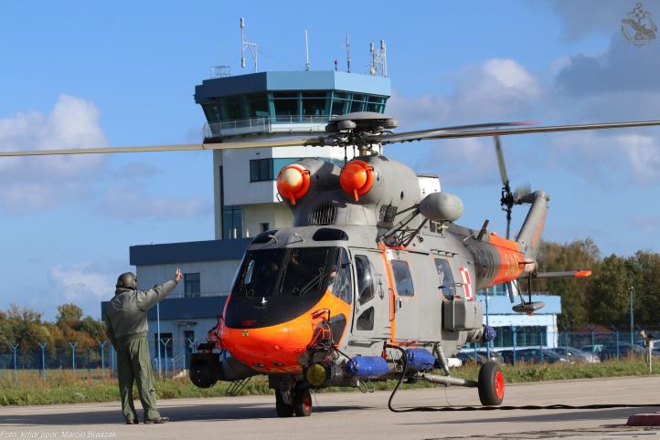 W-3WARM Anakonda na lotnisku - przygotowanie do lotu (fot. kmdr ppor. Marcin Braszak)