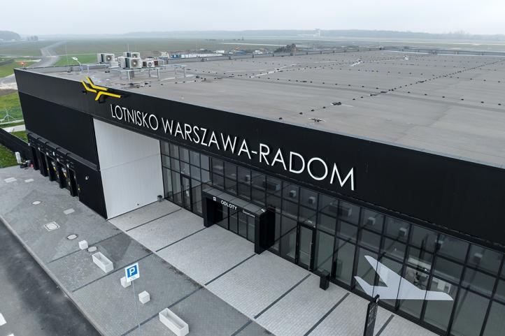 Lotnisko Warszawa-Radom - terminal z góry (fot. Mirbud)