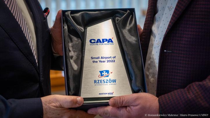 Nagroda Mały Port Lotniczy roku 2022 dla lotniska w Jasionce (fot. materiały prasowe UMWP)
