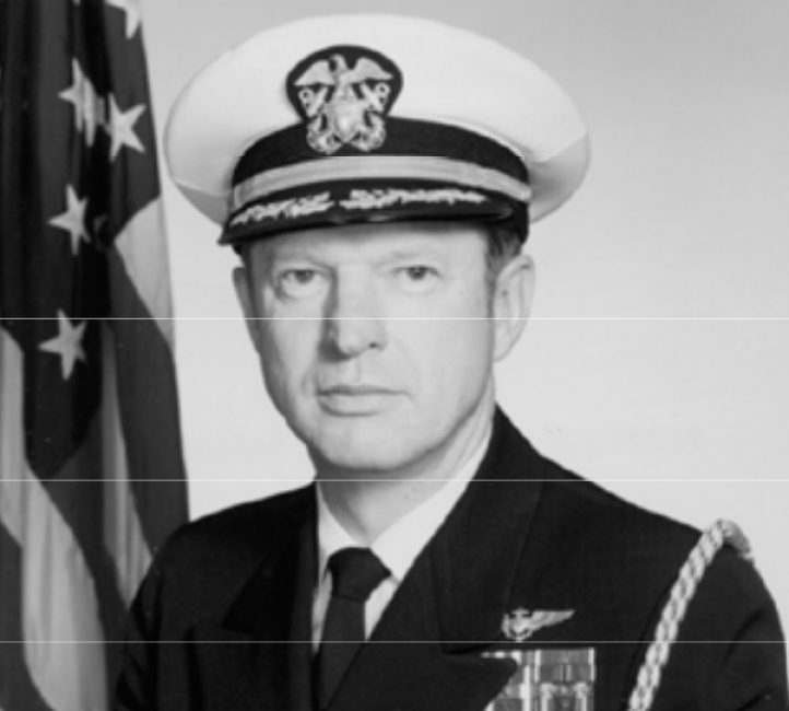 Elmer Royce Williams, kapitan Marynarki Wojennej Stanów Zjednoczonych (fot. United States Navy, Domena publiczna, Wikimedia Commons)