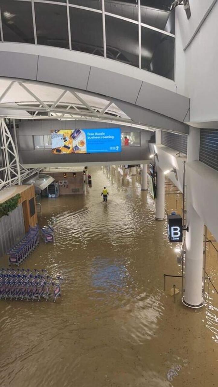 Woda w budynkach terminala w Auckland