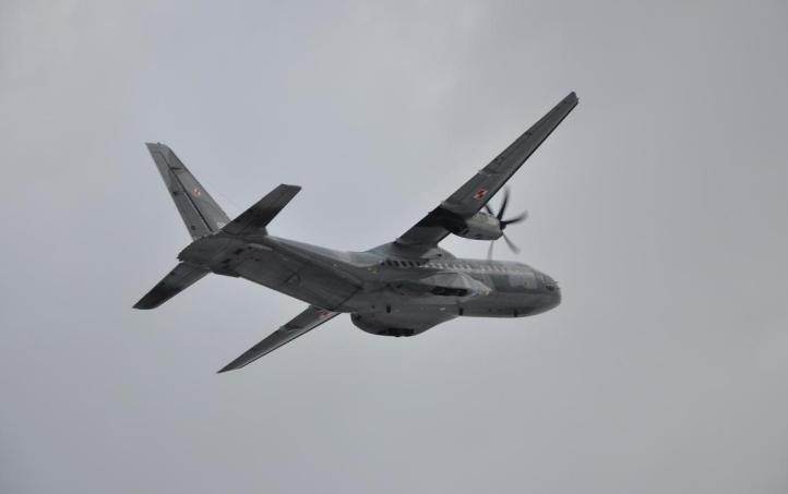 C-295M CASA w locie - widok z dołu z ukosa (fot. 8.BLTr)