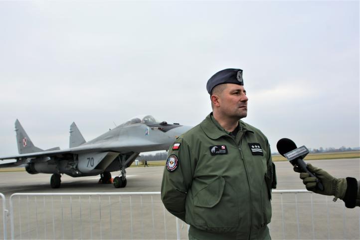 Płk pil. Mariusz Wiączkowski podczas Media Day w 22.BLT w Malborku (fot. kpr. Joanna Wlazło)