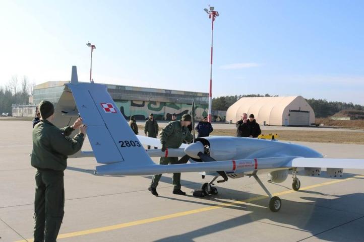 Piloci-operatorzy i instruktorzy podczas lotów szkoleniowych polskich TB2 Bayraktar (fot. st. szer. Helena Doroszuk)3