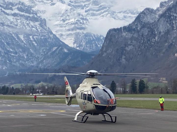 AW09 na lądowisku  - góry w tle (fot. Leonardo Helicopters)