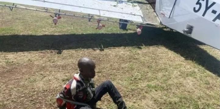 Chłopiec, który chciał ukraść samolot w Kenii, fot. ke.opera_.news
