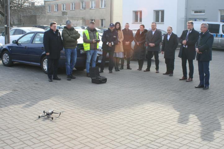 Dron przekazany policji w Golubiu-Dobrzyniu (fot. KPP w Golubiu-Dobrzyniu)