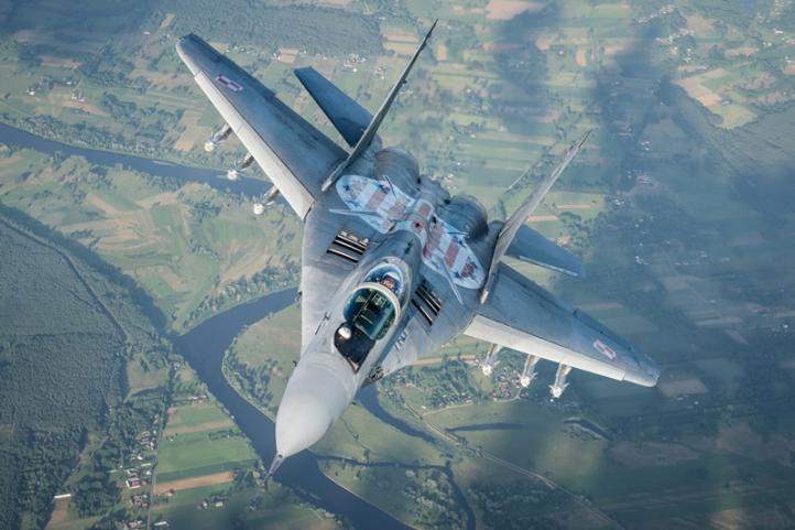MiG-29 w locie - widok z góry (fot. Piotr Łysakowski)