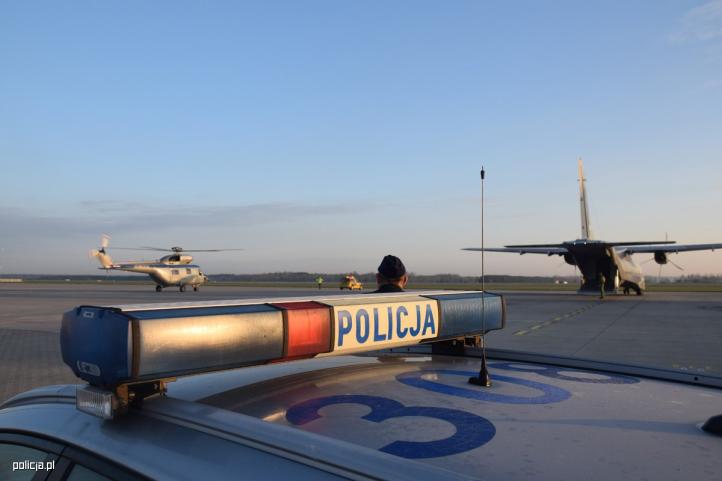 Policyjni lotnicy przetransportowali organy do przeszczepu (fot. policja.pl)3