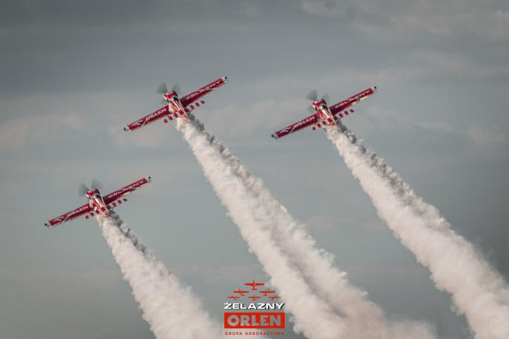 ORLEN Grupa Akrobacyjna Żelazny - trzy samoloty (fot. Dominik Iwaszko Fotografia)