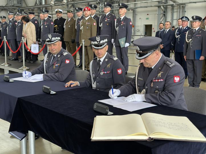 Uroczyste przekazanie obowiązków na stanowisku Dowódcy 3 Skrzydła Lotnictwa Transportowego (fot. 3SLTr)3