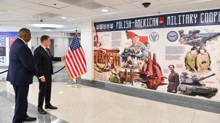 W Pentagonie został odsłonięty mural poświęcony polsko-amerykańskiej współpracy (fot. MON)