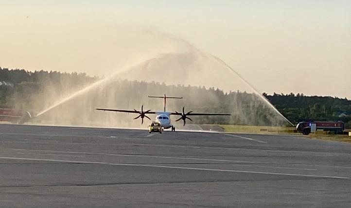 Air Serbia w Porcie Lotniczym Kraków - salut wodny (fot. Kraków Airport)