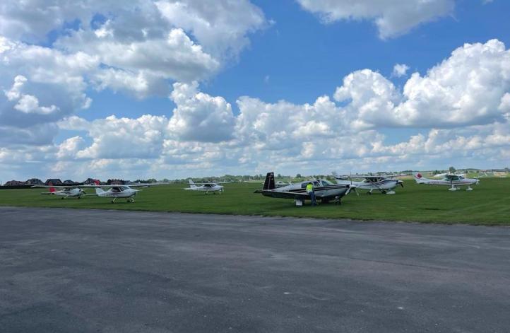 Samoloty GA na lotnisku w Pobiedniku Wielkim (fot. Szczepan Ślusarz)