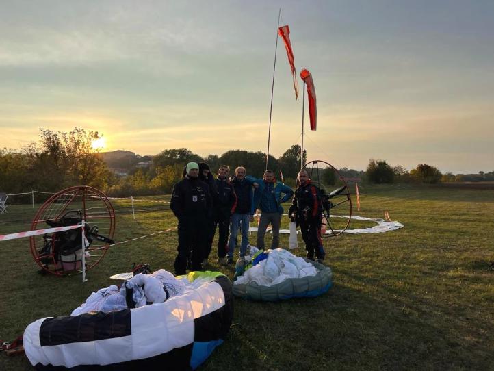 Motoparalotniarze po rozegraniu konkurencji (fot. Paramotor Team Poland)