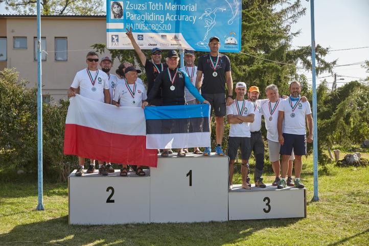 Podium w klasyfikacji drużynowej (fot. sylair.com, Paweł Grzybowski, Jacek Bartoszek)